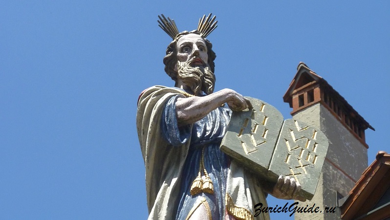 Bern Mosesbrunnen Берн (Bern), Швейцария - путеводитель по городу. Туристический маршрут по Берну с картой, достопримечательности Берна.