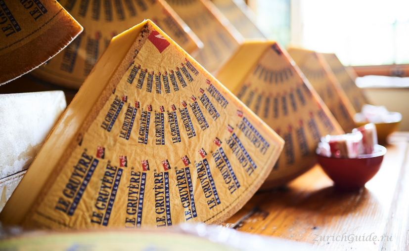 Швейцарский сыр Swiss cheese Gruyeres cheese